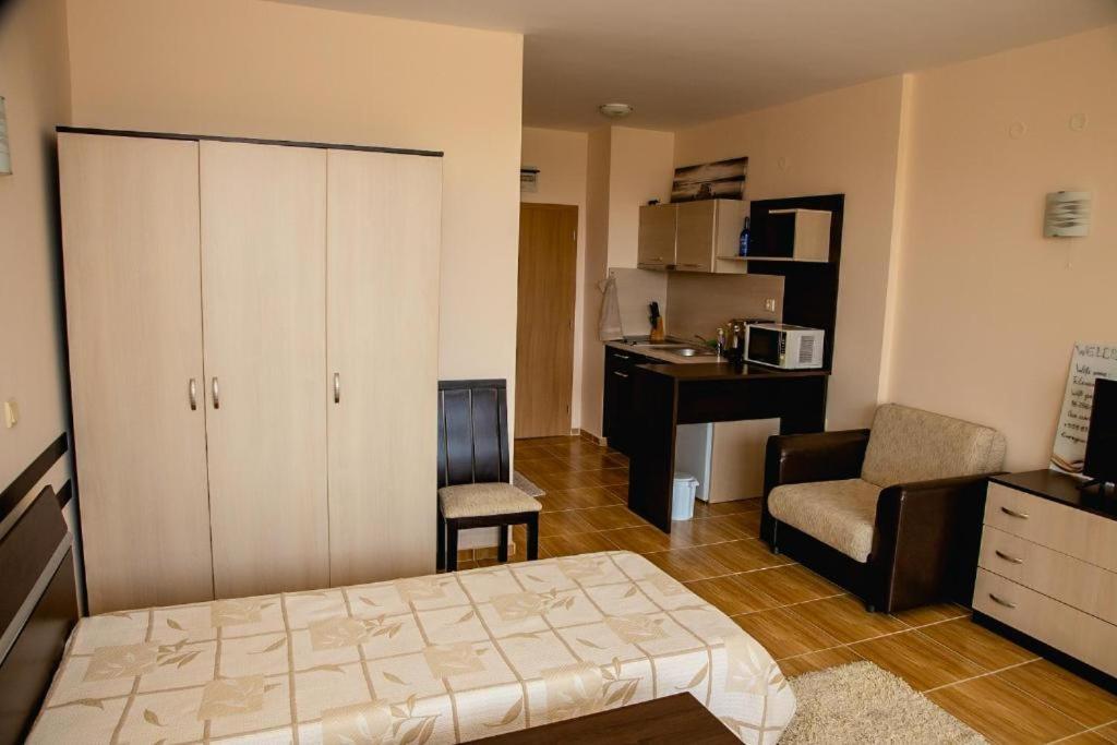 Bright Studio With Parking & Pool Święty Włas Zewnętrze zdjęcie