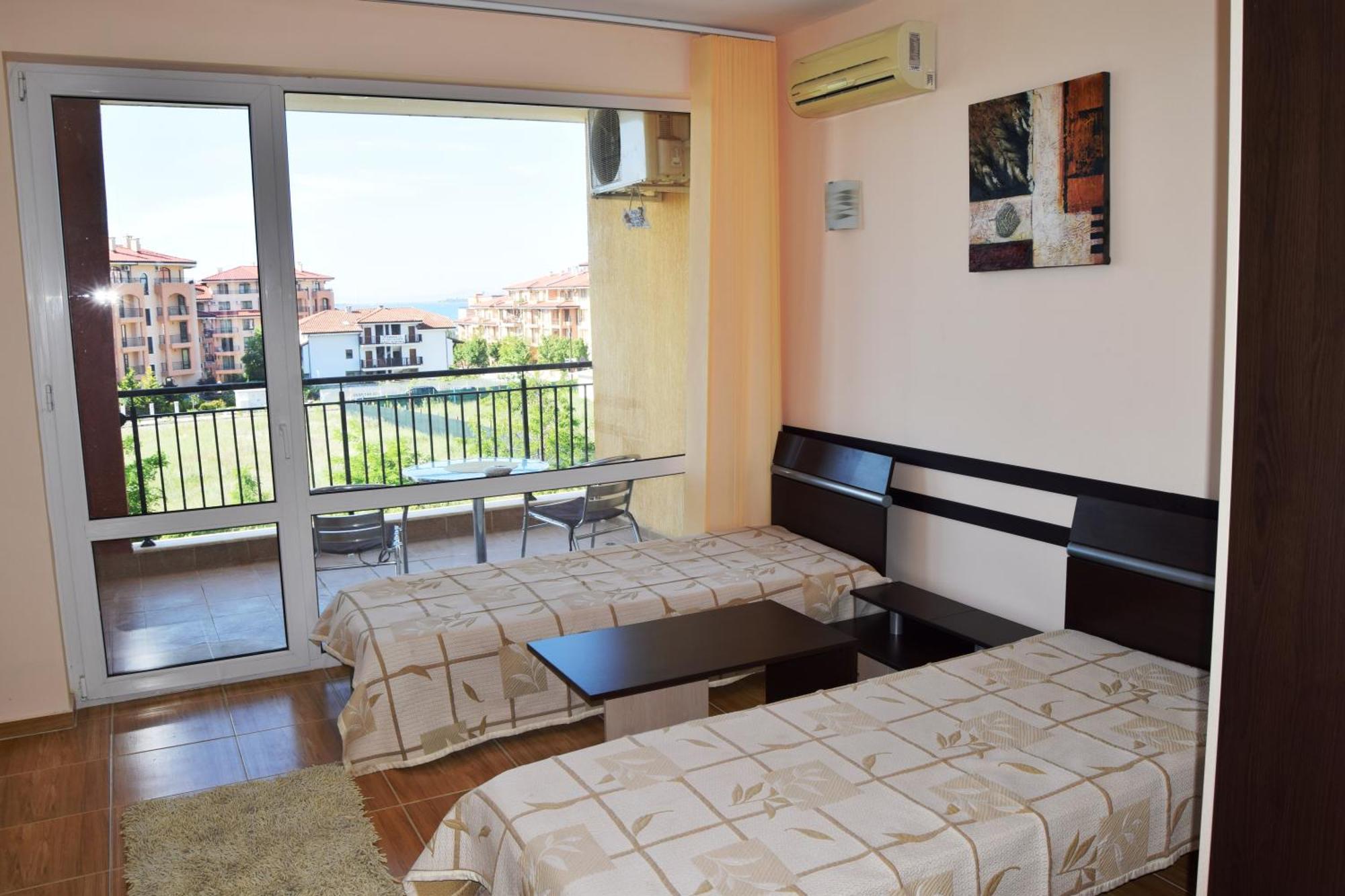Bright Studio With Parking & Pool Święty Włas Zewnętrze zdjęcie